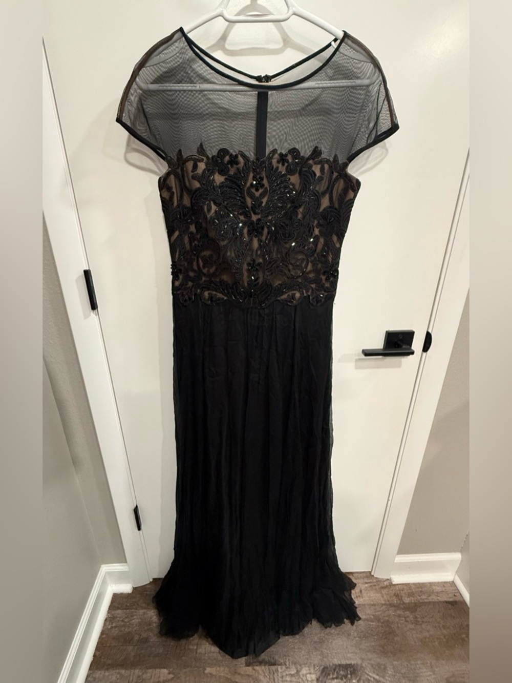 Tadashi Shoji Beaded Lace Illusion Gown Size 6 Floor Length Formal Evening Dress